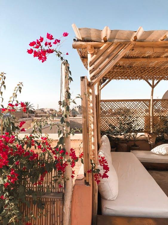 Lighter Color Outdoor Furniture for Hot Summer