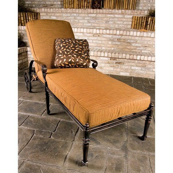 Grand Terrace Chaise Lounge